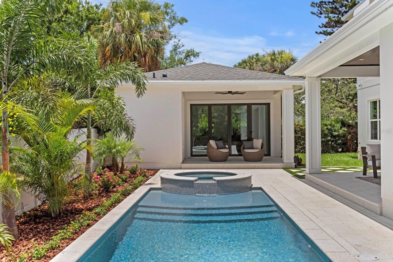 4536 W Swann Avenue, Tampa, FL 33609 Photo