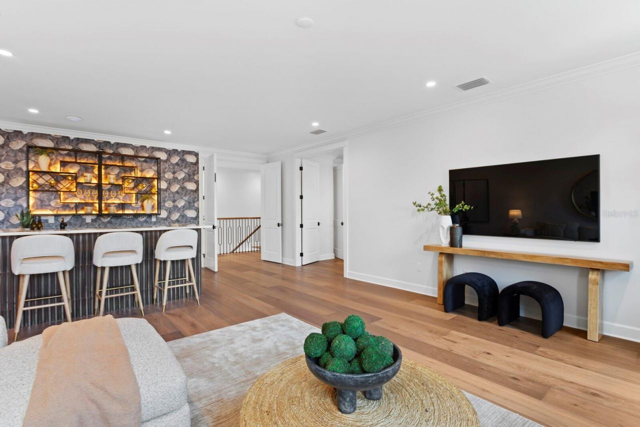 4536 W Swann Avenue, Tampa, FL 33609 Photo