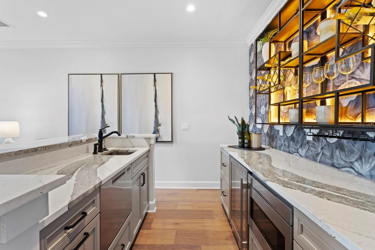 4536 W Swann Avenue, Tampa, FL 33609 Photo