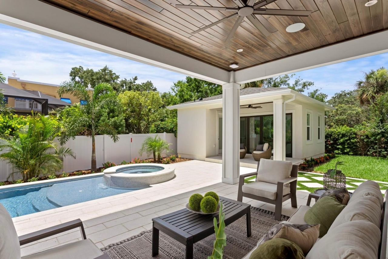 4536 W Swann Avenue, Tampa, FL 33609 Photo