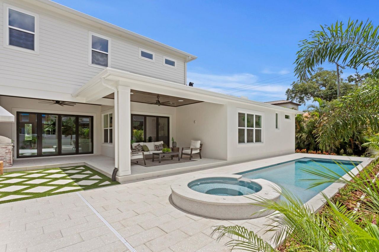 4536 W Swann Avenue, Tampa, FL 33609 Photo