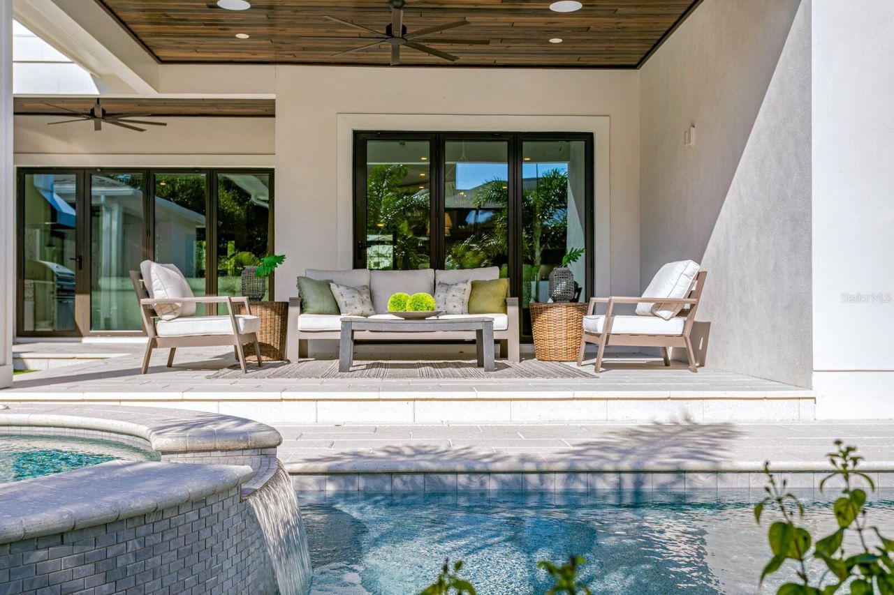 4536 W Swann Avenue, Tampa, FL 33609 Photo