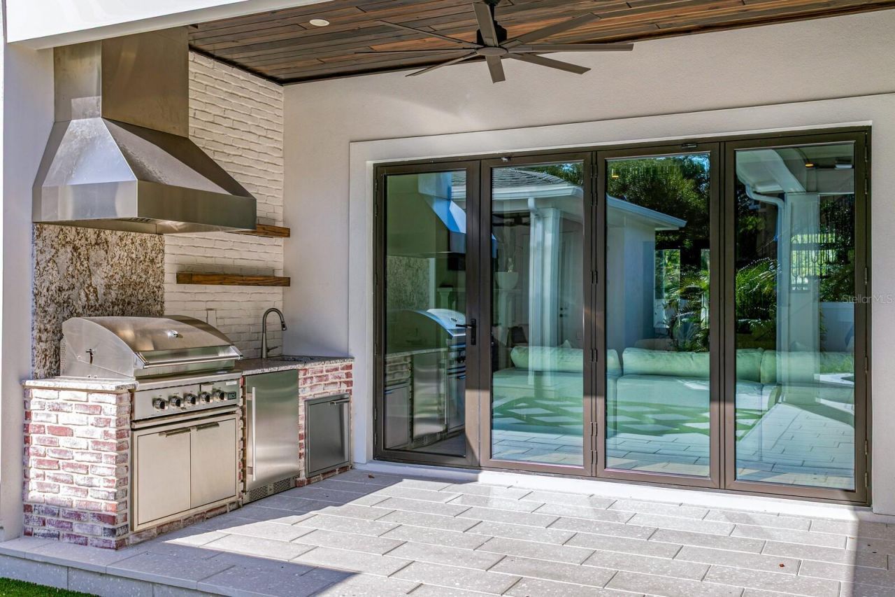 4536 W Swann Avenue, Tampa, FL 33609 Photo