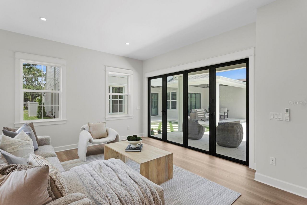 4536 W Swann Avenue, Tampa, FL 33609 Photo