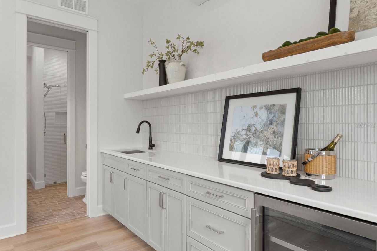 4536 W Swann Avenue, Tampa, FL 33609 Photo