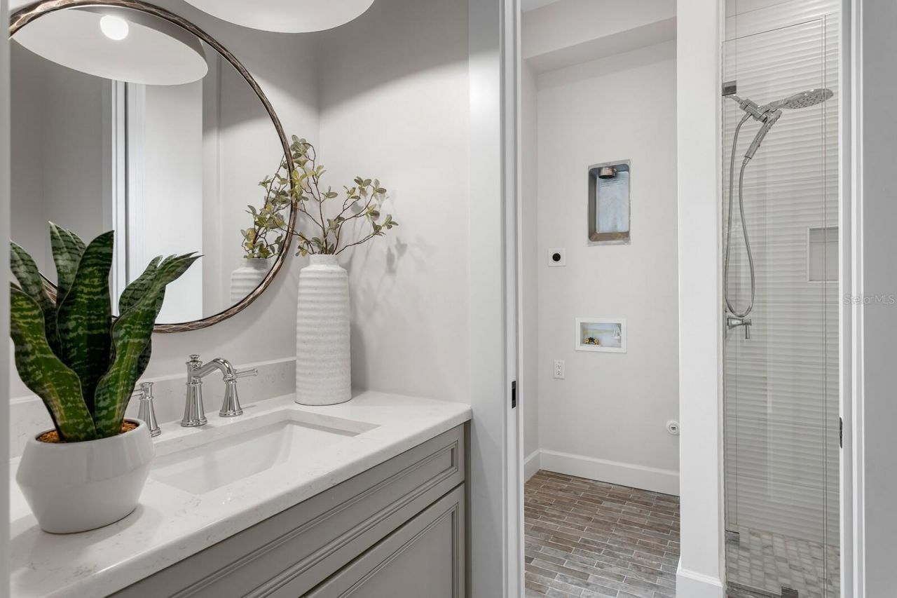 4536 W Swann Avenue, Tampa, FL 33609 Photo