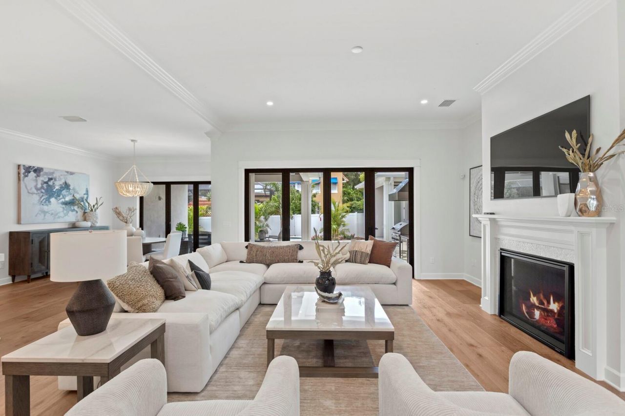 4536 W Swann Avenue, Tampa, FL 33609 Photo