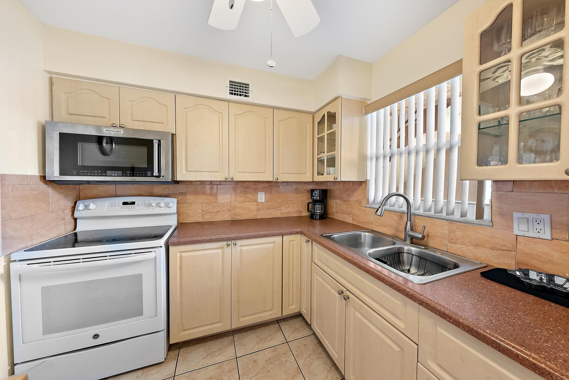 701 Lori Drive, Unit 206, Palm Springs, FL 33461 Photo