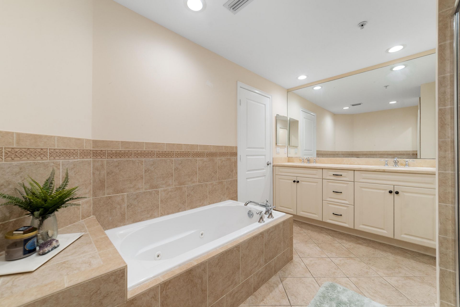 1002 E Heritage Club Circle, Delray Beach, FL 33483 Photo