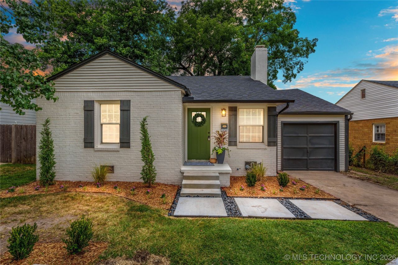 1212 S Yale Avenue, Tulsa, OK 74112 Main Photo