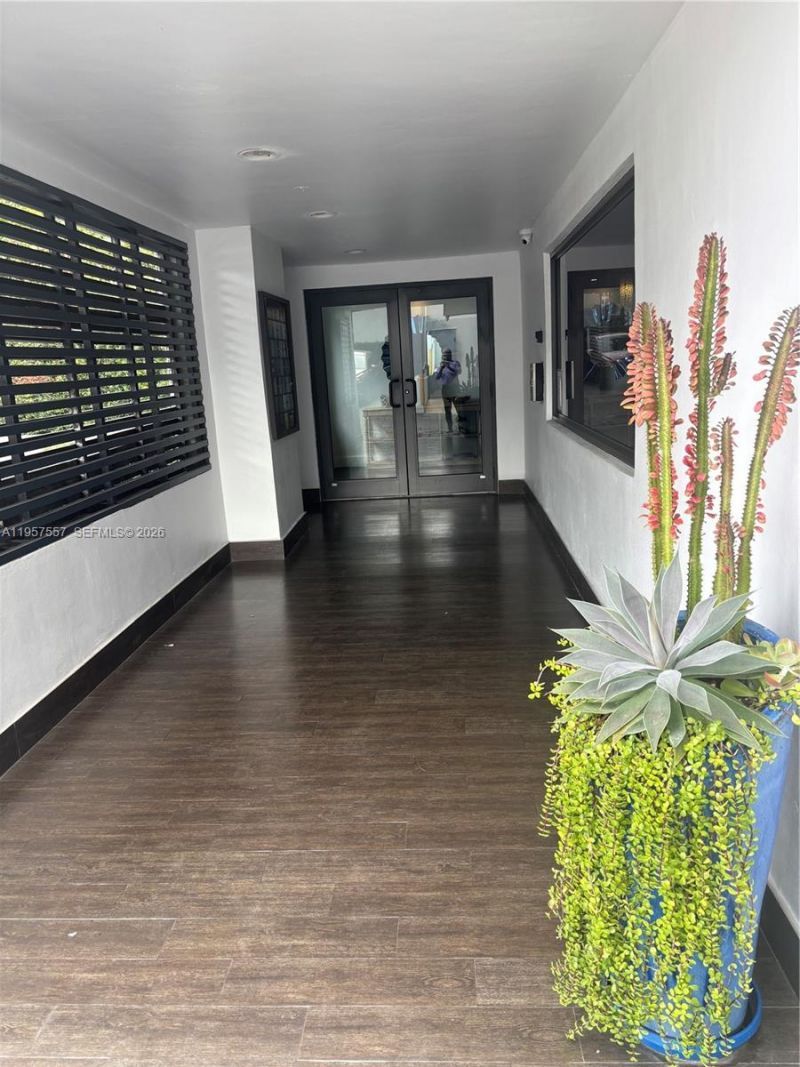 5845 Collins Ave , Unit 106, Miami Beach, FL 33140 Photo