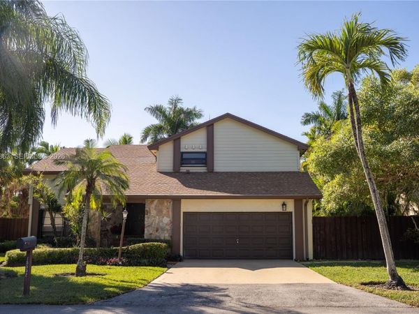 15552 SW 48th St, Miami, FL 33185