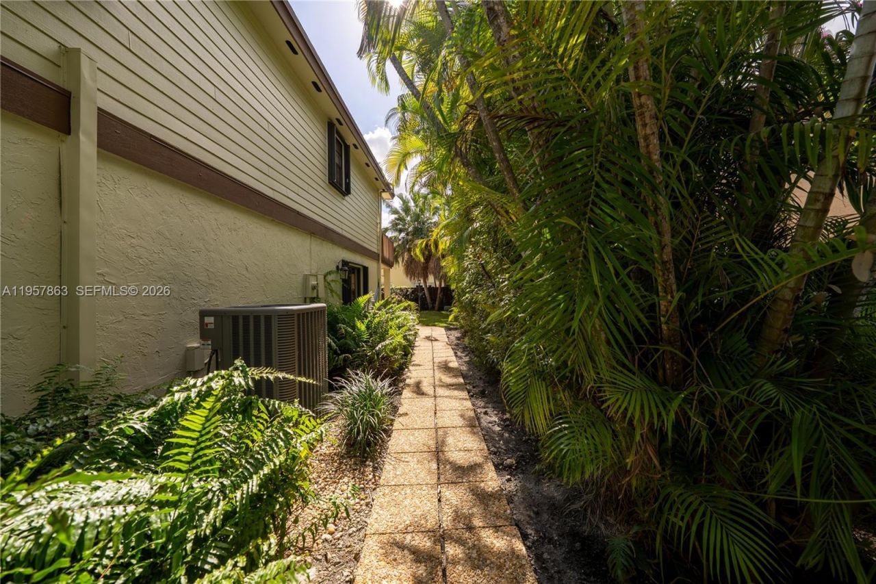 15552 SW 48th St, Miami, FL 33185 Photo