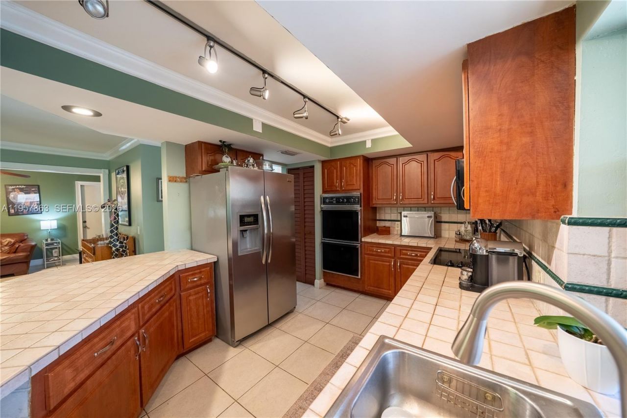 15552 SW 48th St, Miami, FL 33185 Photo