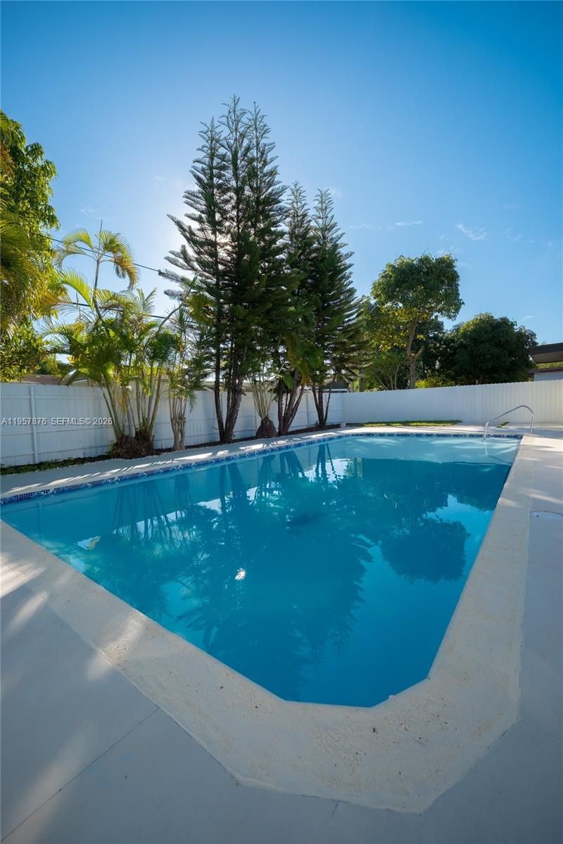 15411 NE 10th Ave, North Miami Beach, FL 33162 Photo