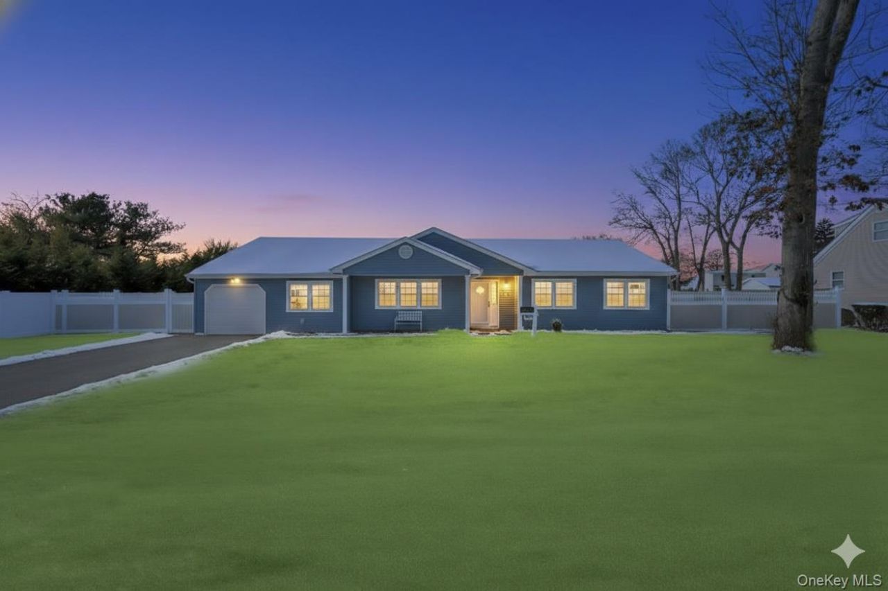 220 Washington Avenue, Patchogue, NY 11772 Main Photo