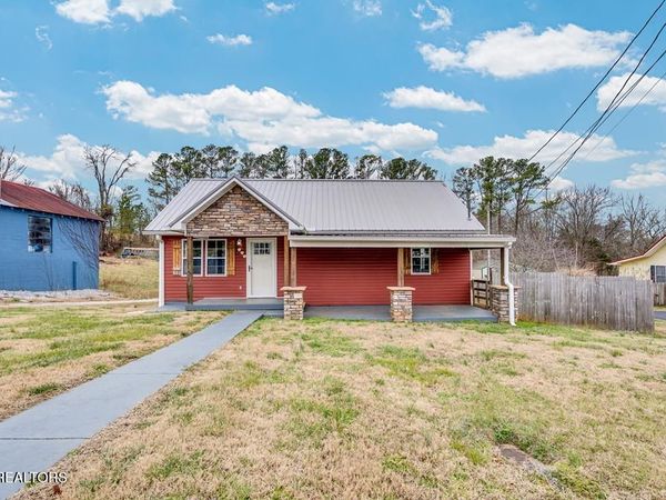 425 S Young St, Sparta, TN 38583