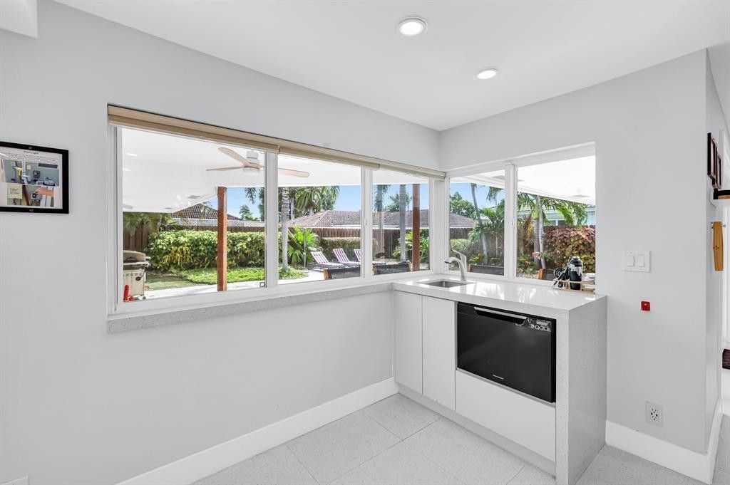 4710 NE 27th Avenue, Fort Lauderdale, FL 33308 Photo