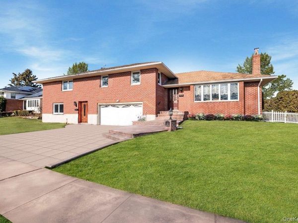 780 Regent Drive , Westbury, NY 11590