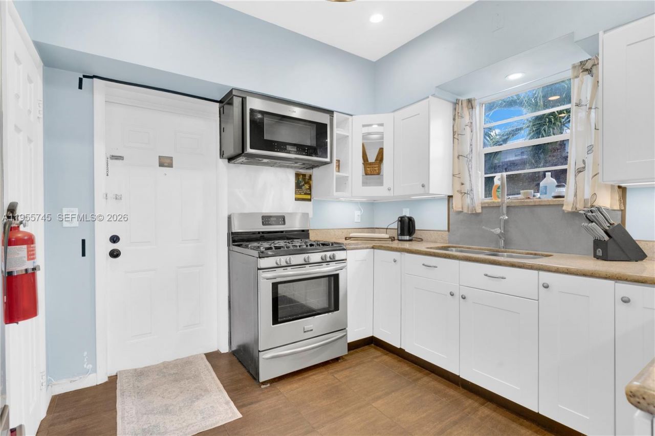 200 S Shore Dr, Unit 12, Miami Beach, FL 33141 Photo