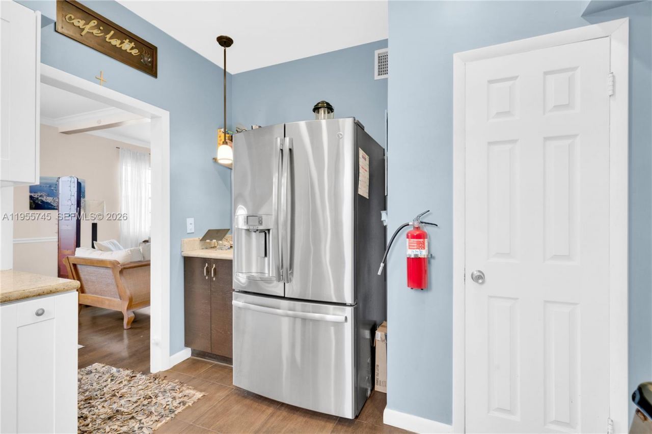 200 S Shore Dr, Unit 12, Miami Beach, FL 33141 Photo