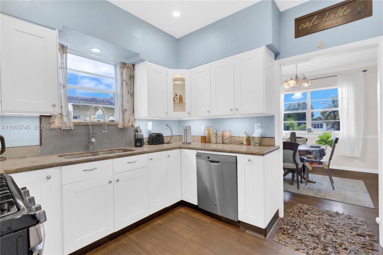 200 S Shore Dr, Unit 12, Miami Beach, FL 33141 Photo