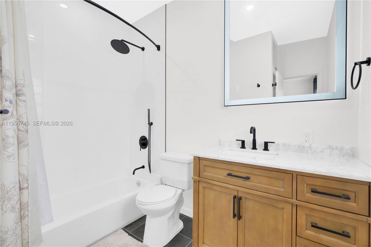 200 S Shore Dr, Unit 12, Miami Beach, FL 33141 Photo