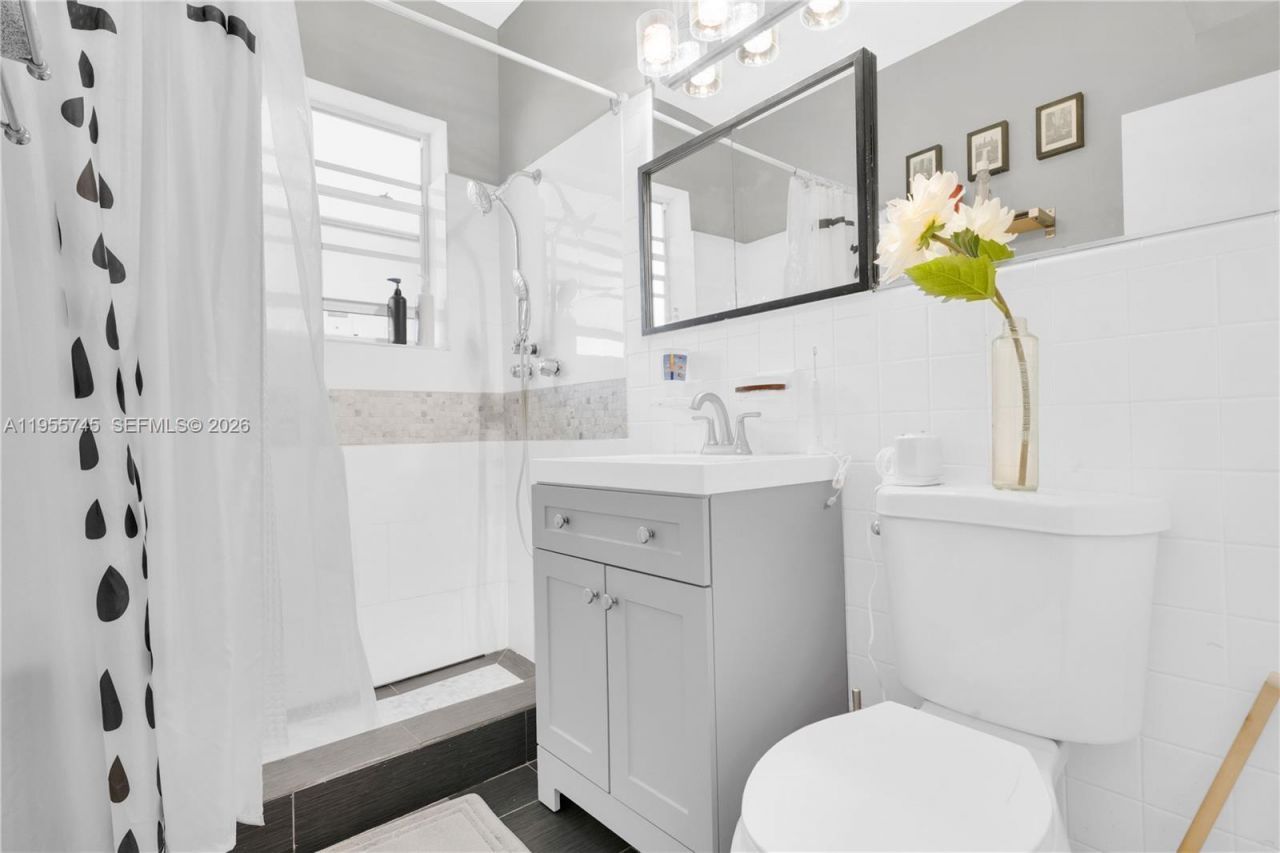 200 S Shore Dr, Unit 12, Miami Beach, FL 33141 Photo