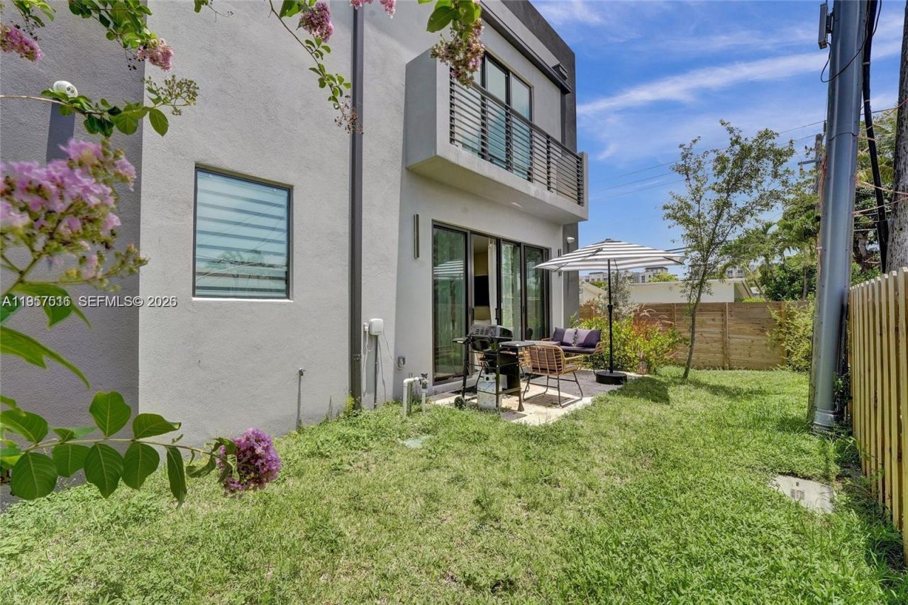 1617 NE 11th St , Unit TH1, Fort Lauderdale, FL 33304 Photo