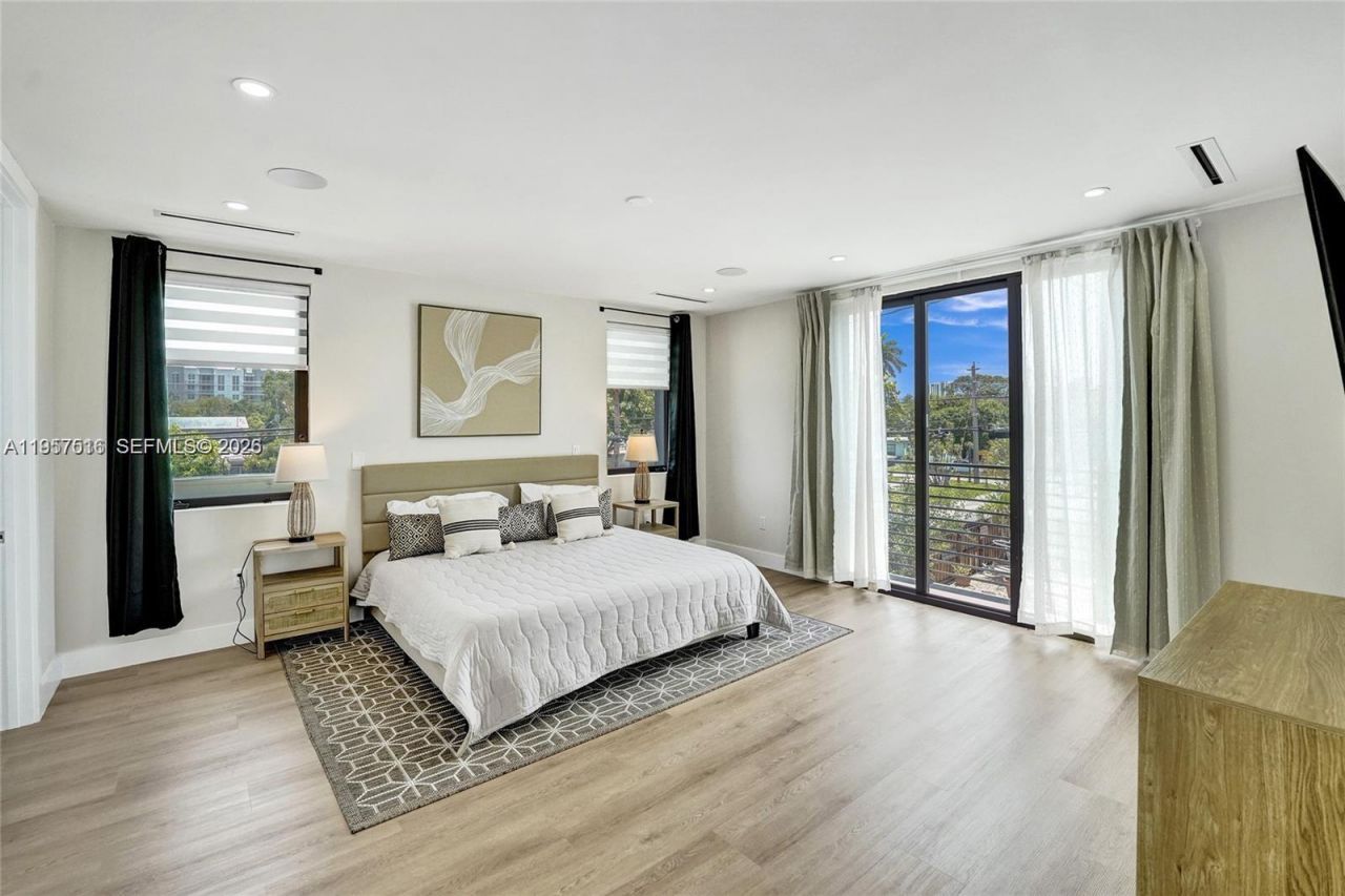 1617 NE 11th St , Unit TH1, Fort Lauderdale, FL 33304 Photo