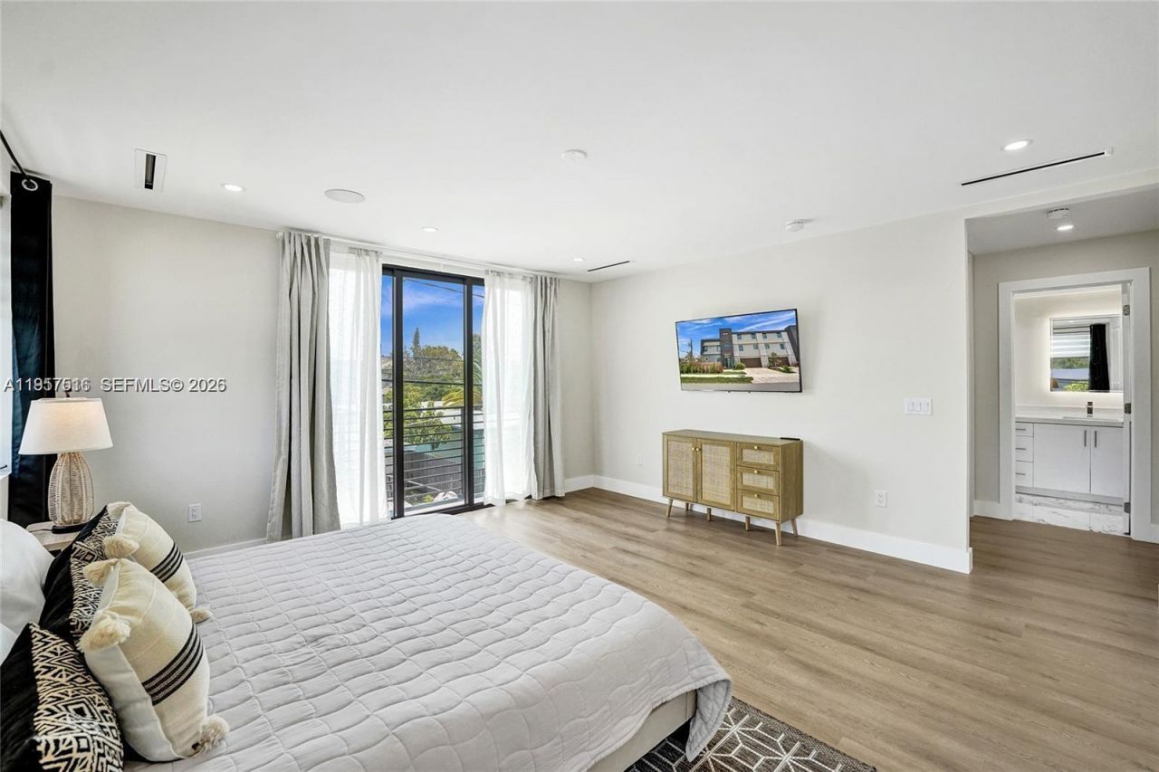 1617 NE 11th St , Unit TH1, Fort Lauderdale, FL 33304 Photo