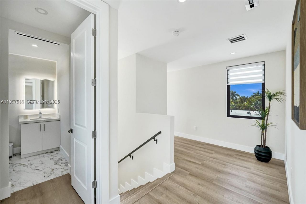 1617 NE 11th St , Unit TH1, Fort Lauderdale, FL 33304 Photo