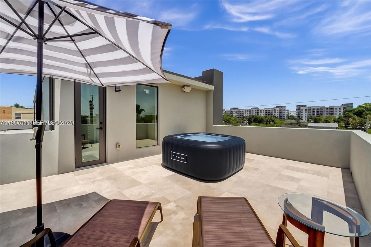 1617 NE 11th St , Unit TH1, Fort Lauderdale, FL 33304 Photo