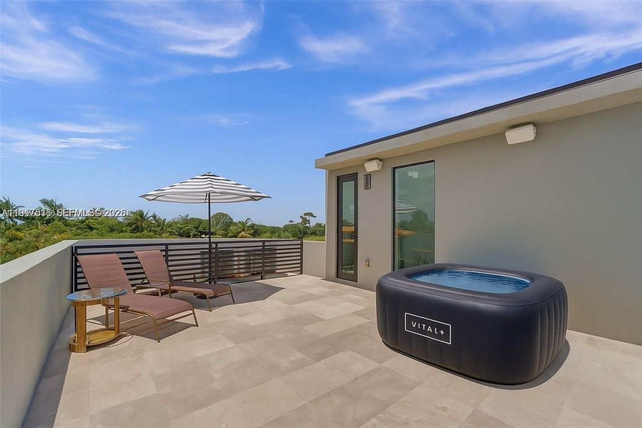 1617 NE 11th St , Unit TH1, Fort Lauderdale, FL 33304 Photo