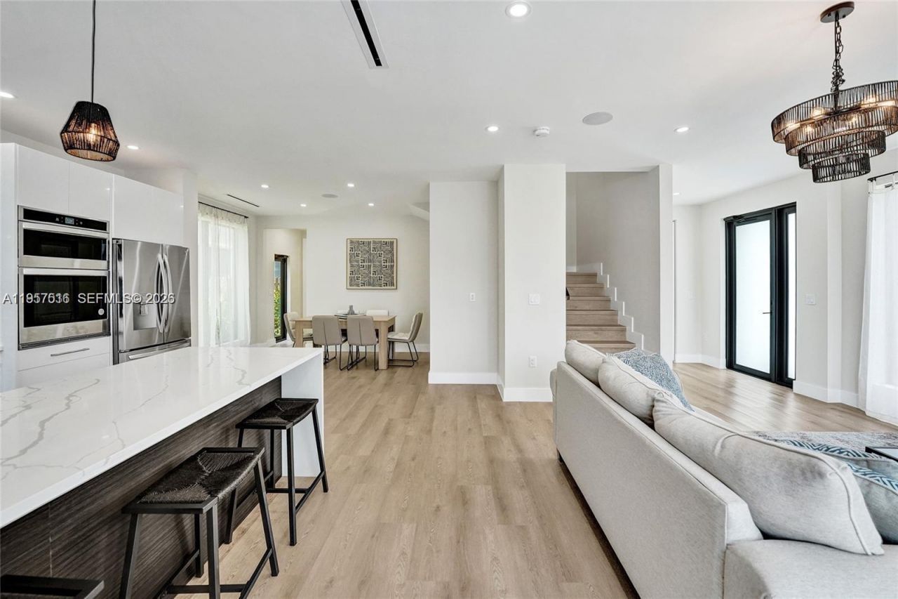 1617 NE 11th St , Unit TH1, Fort Lauderdale, FL 33304 Photo