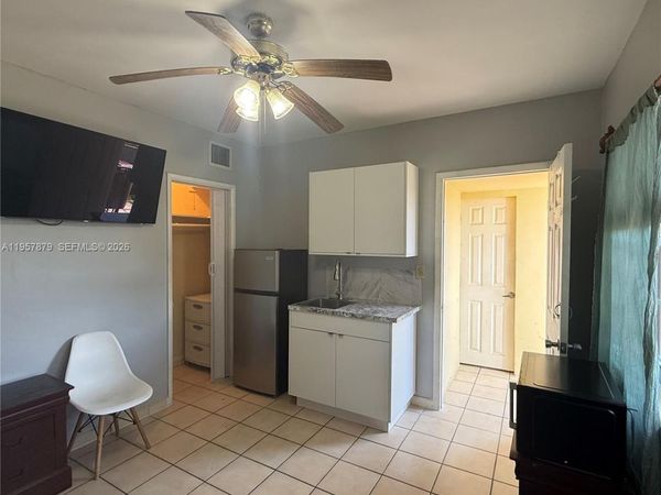275 W 16th St, Hialeah, FL 33010