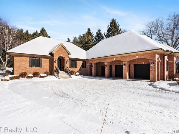 4525 Mapleton Drive, Genoa Twp, MI 48843