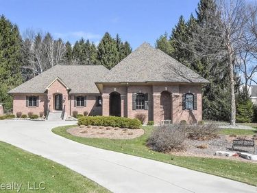 4525 Mapleton Drive, Genoa Twp, MI 48843