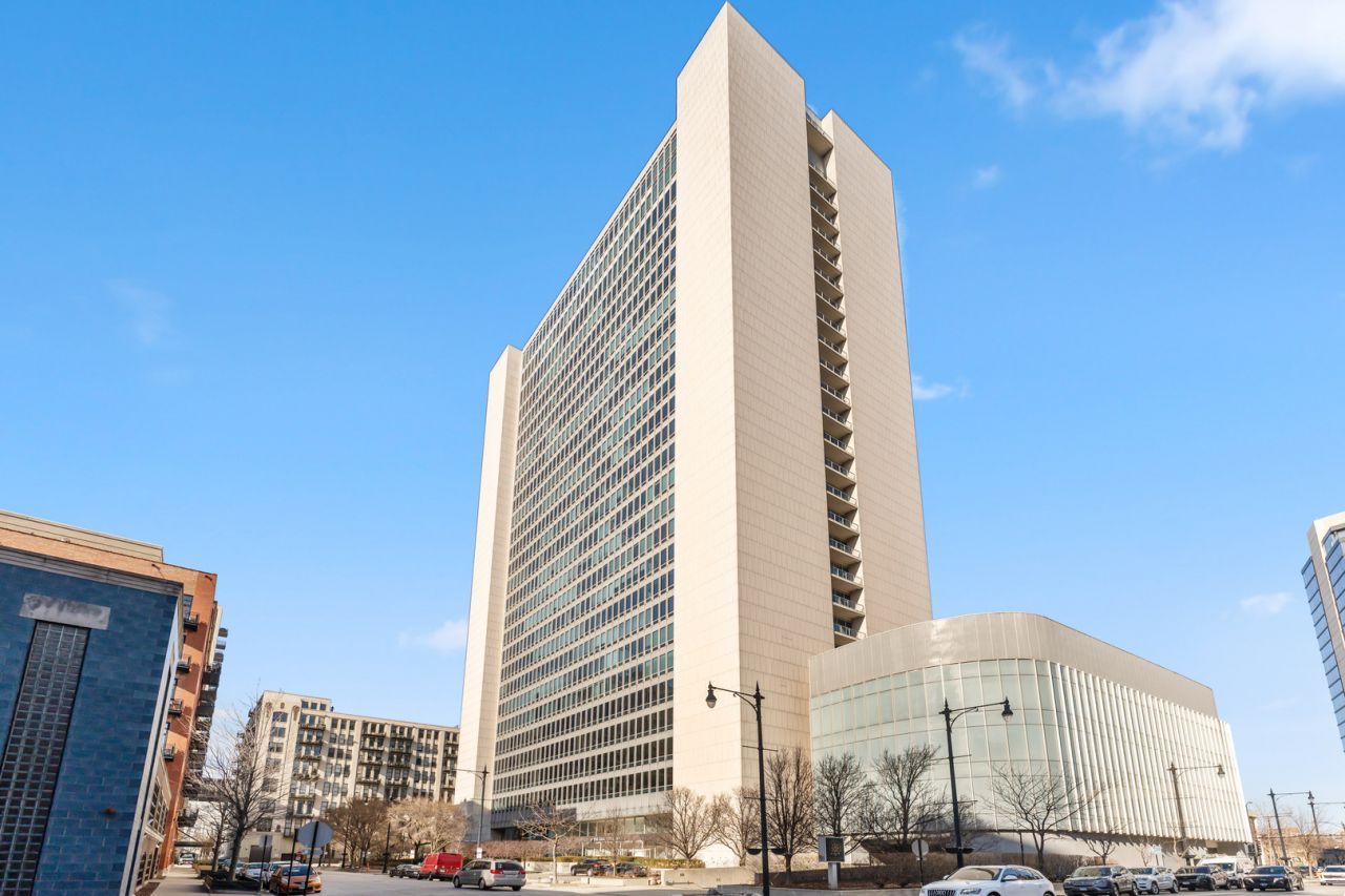 500 W Superior Street, Unit 1508, Chicago, IL 60654 Main Photo