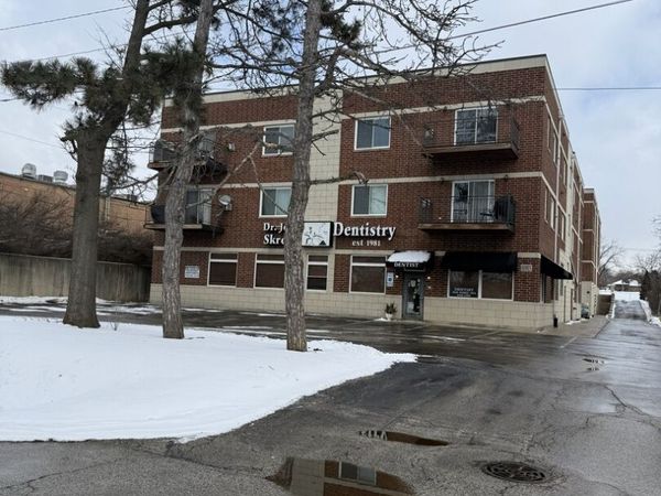 6961 Vine Street, Unit 303, Indian Head Park, IL 60525