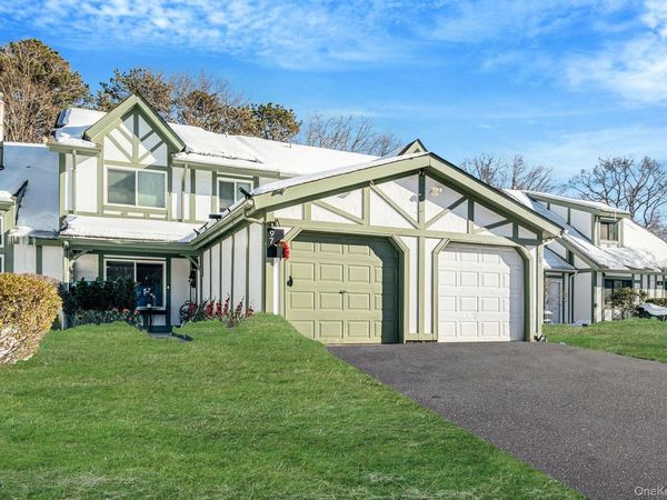 97 Drexelgate Court, Middle Island, NY 11953