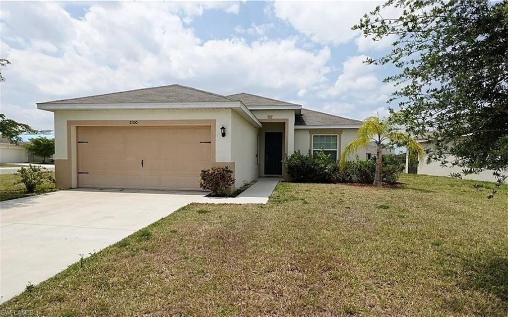 8350 Tortoise Isle Ct, Lehigh Acres, FL 33972 Photo