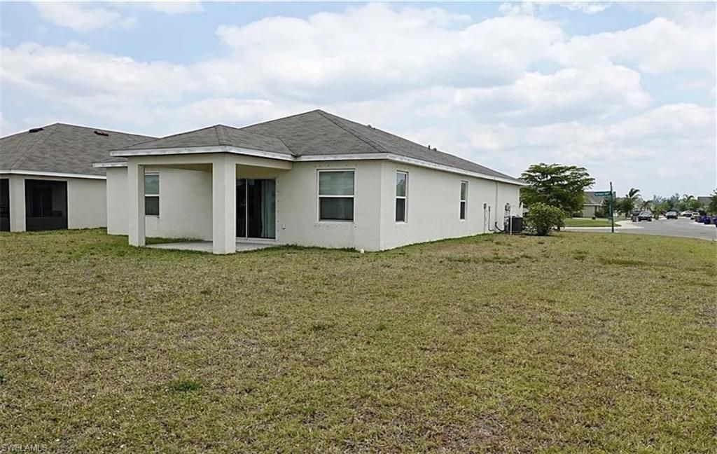 8350 Tortoise Isle Ct, Lehigh Acres, FL 33972 Photo