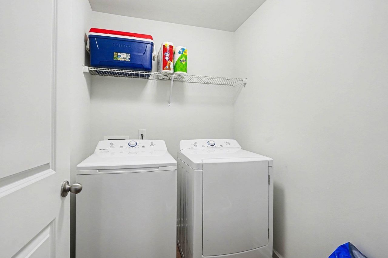 1366 Midtown Village Dr. Photo 21