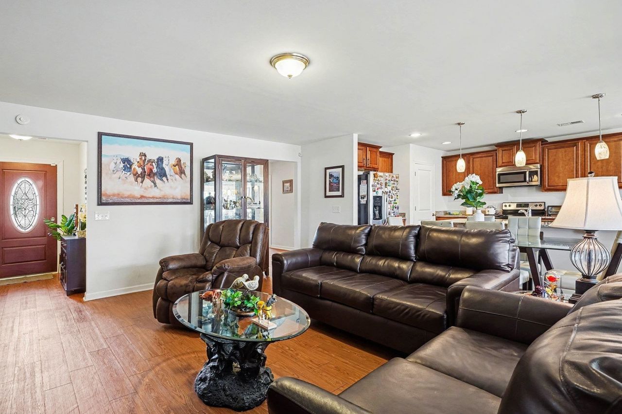 1366 Midtown Village Dr. Photo 4