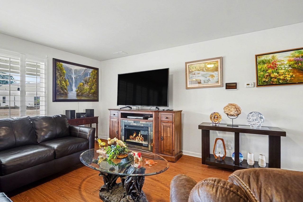 1366 Midtown Village Dr. Photo 6