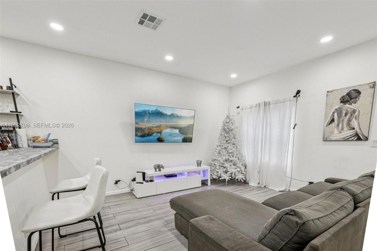 2307 Washington St , Unit 5, Hollywood, FL 33020 Photo