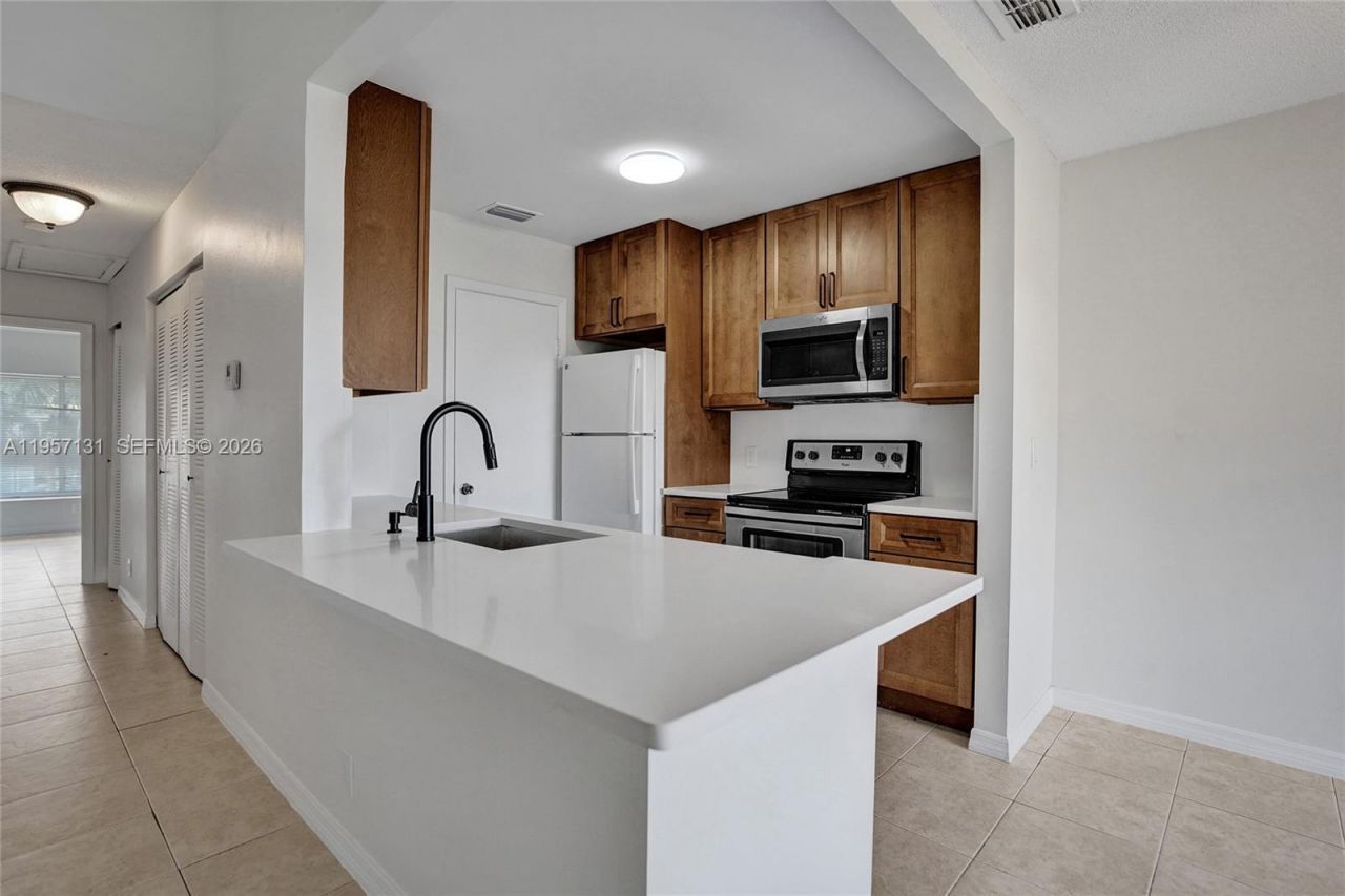 815 W Boynton Beach Boulevard , Unit 7-204, Boynton Beach, FL 33426 Photo