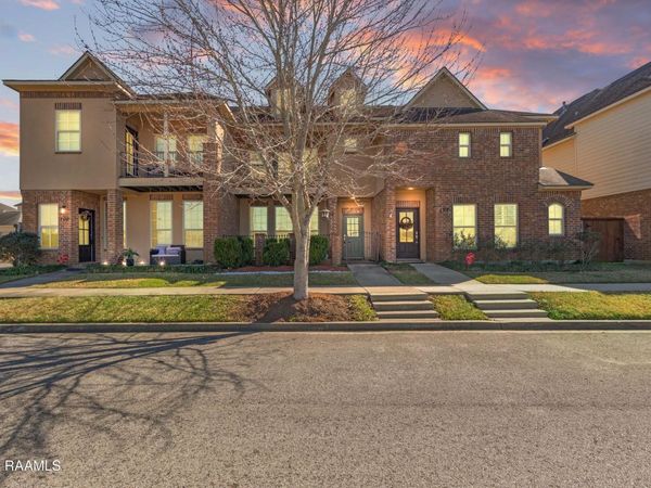 102 Stonehurst Drive, Youngsville, LA 70592