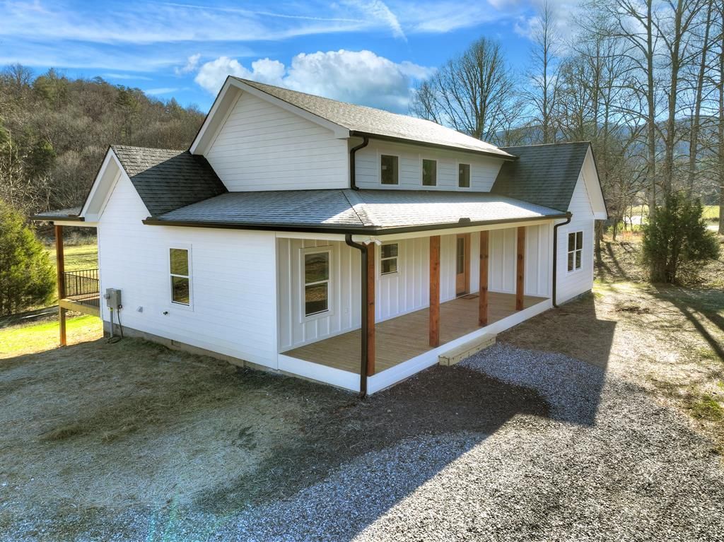 584 Brannon Nix Road, Young Harris, GA 30582 Main Photo